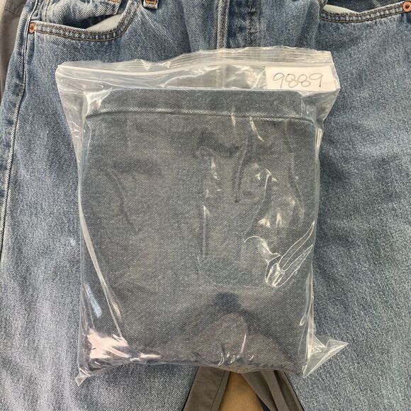 Vintage Levis Jeans Womens 30x32 Blue Button Fly Denim 90s Straight - Picture 13 of 13